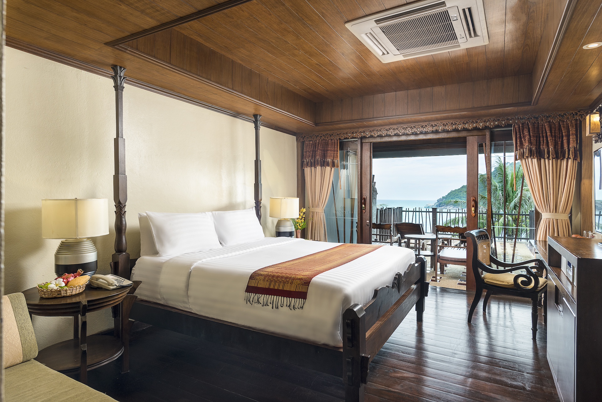 deluxe-hotel-clifftop-hotel-ocean-view-koh-phangan