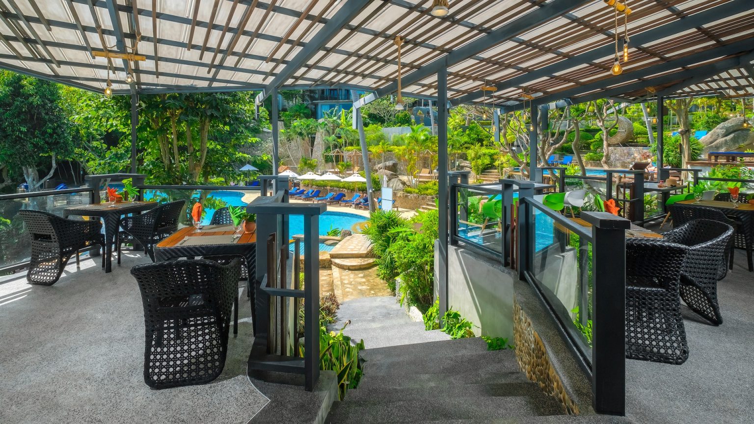 phangan-the-pool-deck-beach-dinner-restaurant