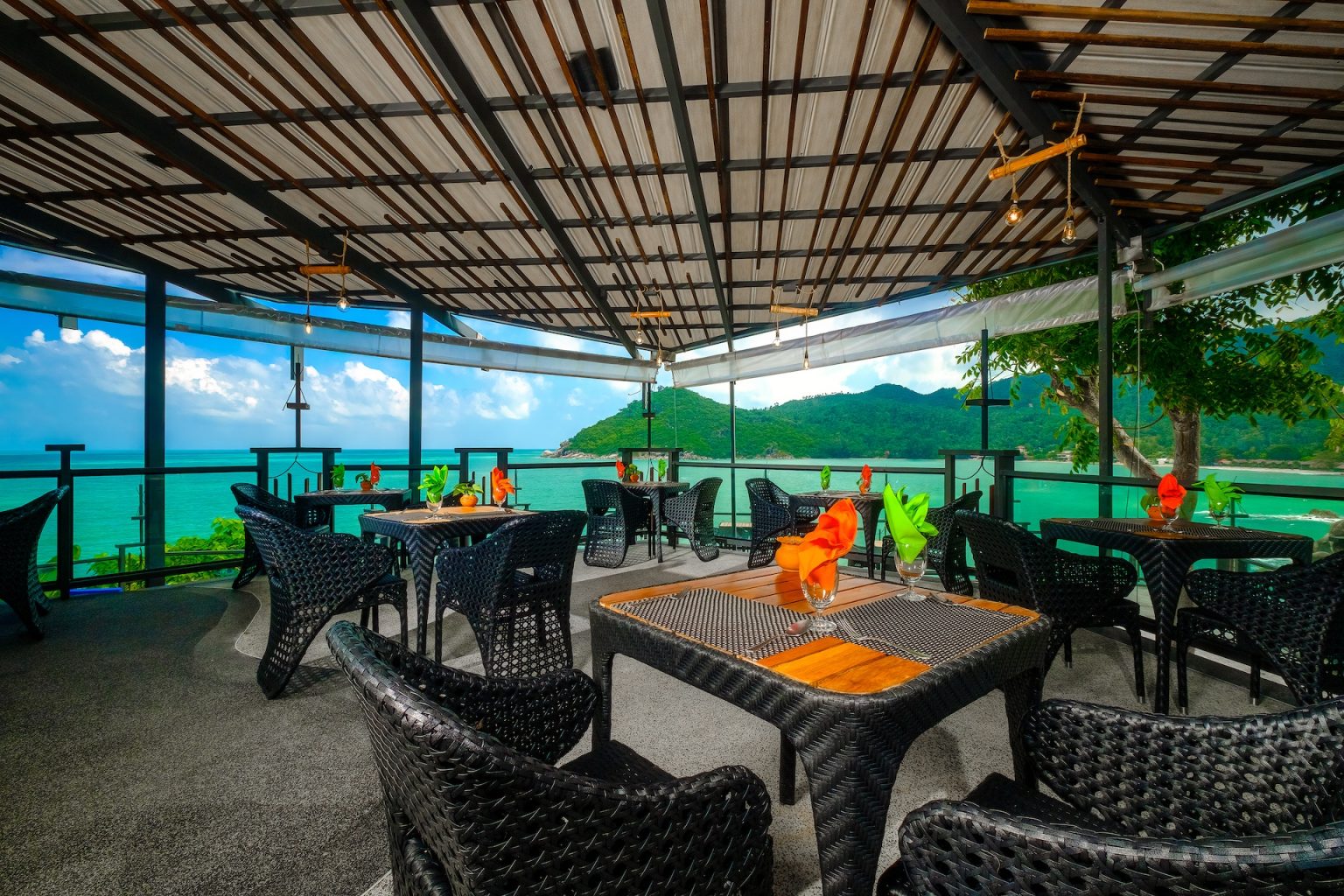 phangan-the-pool-deck-beach-dinner-restaurant